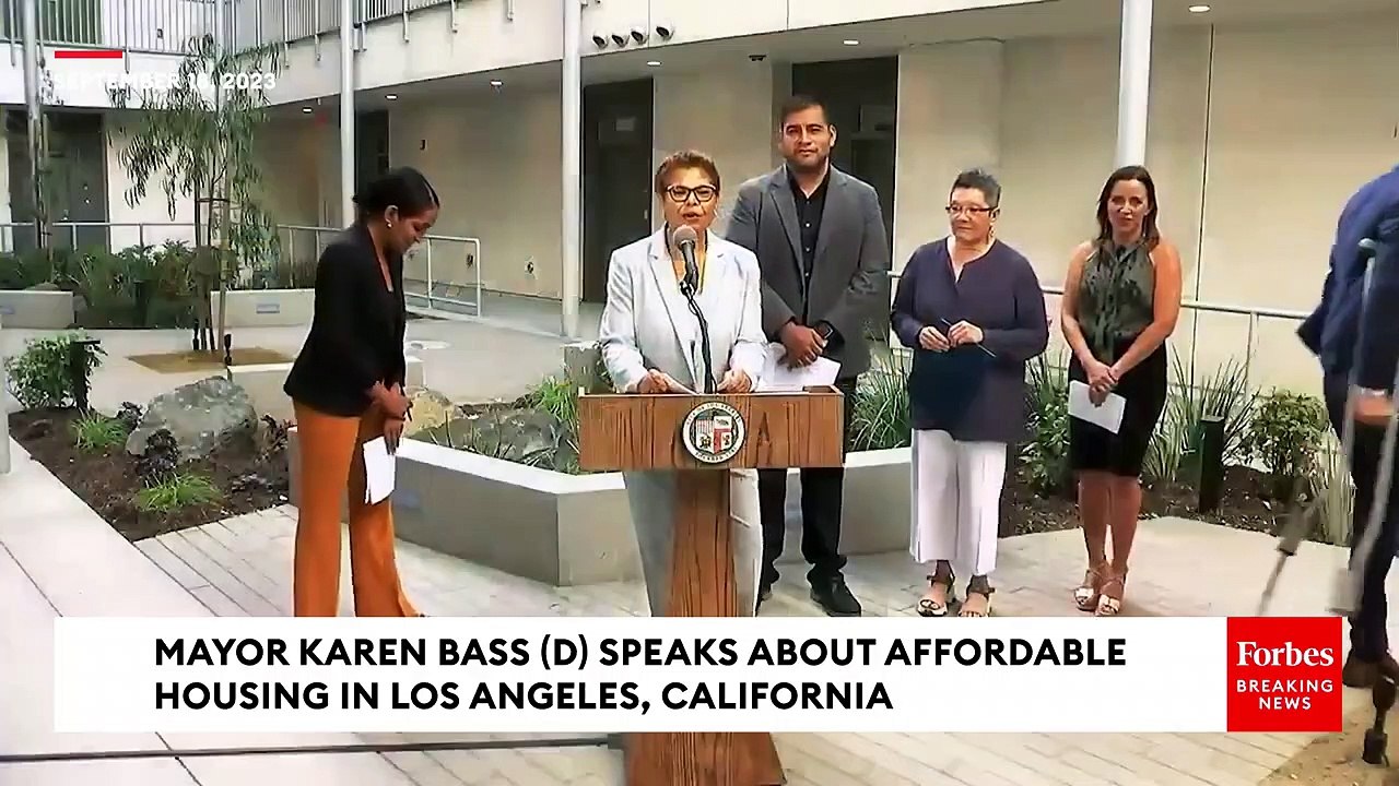 Mayor Karen Bass Visits Affordable Housing Development For Unhoused