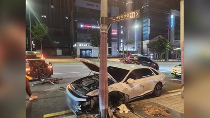 한밤중 강남 한복판에서 전봇대 충돌...마약 여부 조사 / YTN
