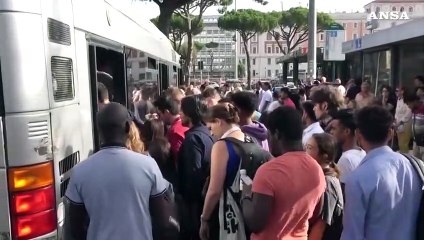 Tải video: Settimana della mobilita', gli italiani vorrebbero usare di piu' i bus