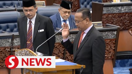 Suhaizan sworn in as Pulai MP