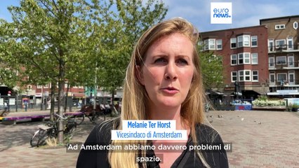 Amsterdam: strade chiuse alle auto e parcheggi sottomarini per le bici