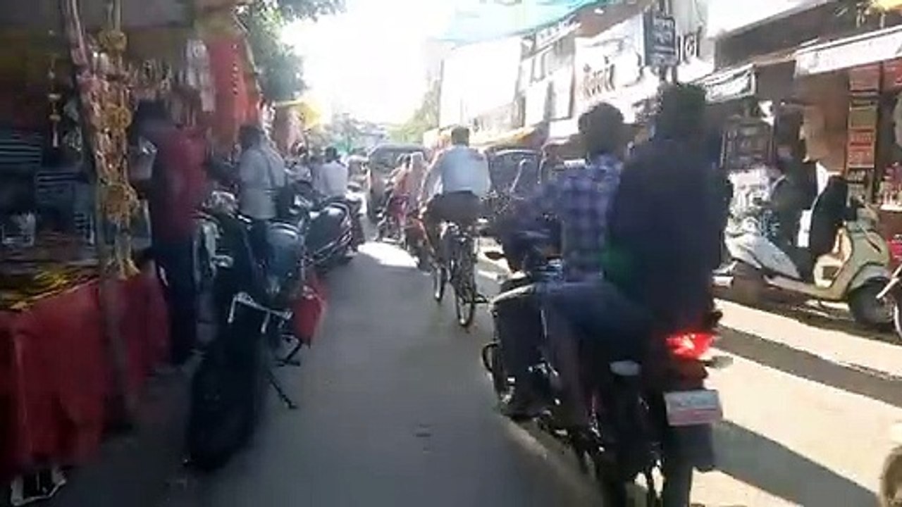 Traffic management based on barricades