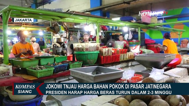 Tinjau Harga Bahan Pangan di Pasar Jatinegara, Jokowi Harap Harga Beras Turun Dalam 2-3 Minggu