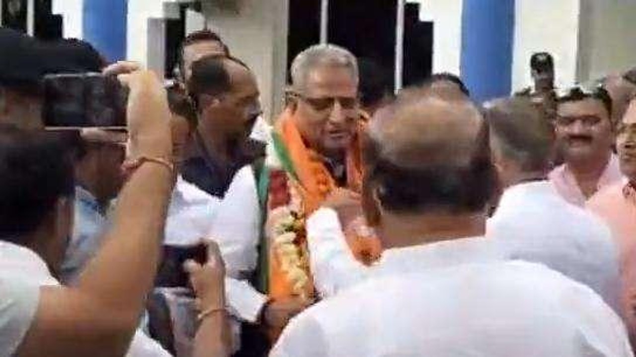 जोधपुर: भाजपा के वरिष्ठ नेता ओम माथुर पहुँचे जोधपुर, एयरपोर्ट पर कार्यकर्ताओं ने किया स्वागत