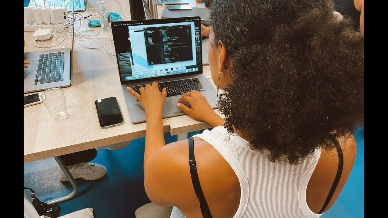 Des cours non-mixtes de développeuses dans le monde très mâle de la Tech