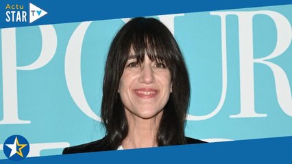 Beaucoup de billets de 500 francs  Charlotte Gainsbourg révèle ce qu’il se cache dans la mallette