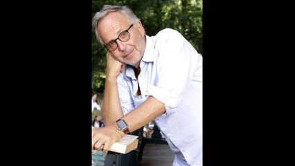 VIDEO Fabrice Luchini en larmes : Cette femme surprenante dont il a la photo juste "au-dessus de s