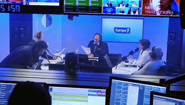 Crise migratoire et «Les feux bleus blancs rouges de l'amour» : le zapping politique de Dimitri Vernet