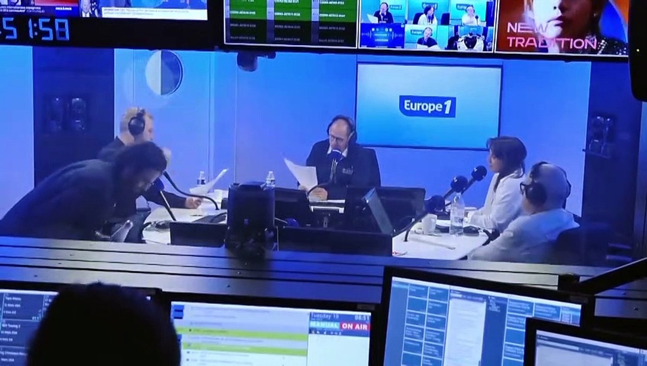 Crise migratoire et «Les feux bleus blancs rouges de l'amour» : le zapping politique de Dimitri Vernet