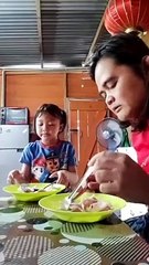 Ada ada aja kelakuan bocah satu ini 