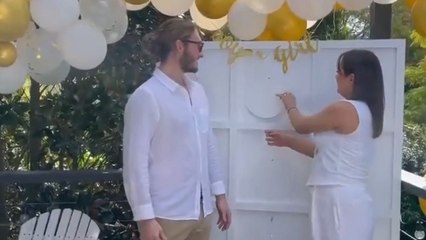 Lovely couple plays a nail-biting game of Tic Tac Toe to find out their baby's gender