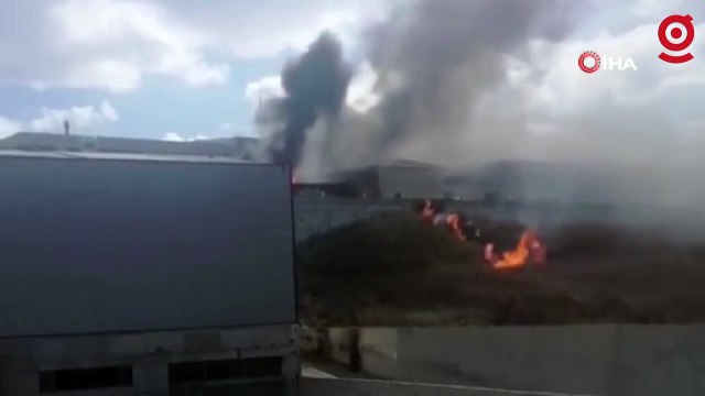 İstanbul'da fabrikanın bahçesindeki yakıt tankerinde yangın çıktı