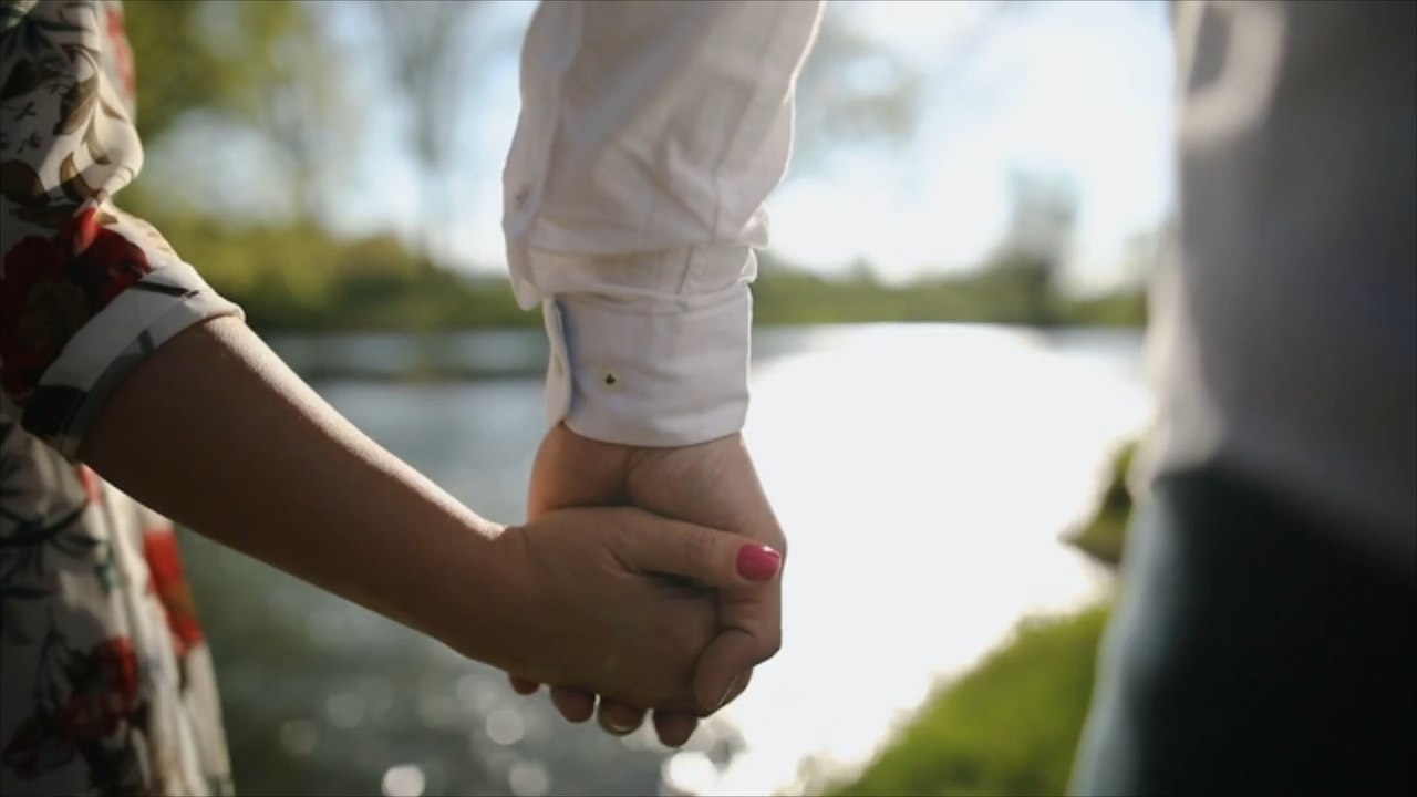 Millionärserbin heiratet Ex-Obdachlosen!