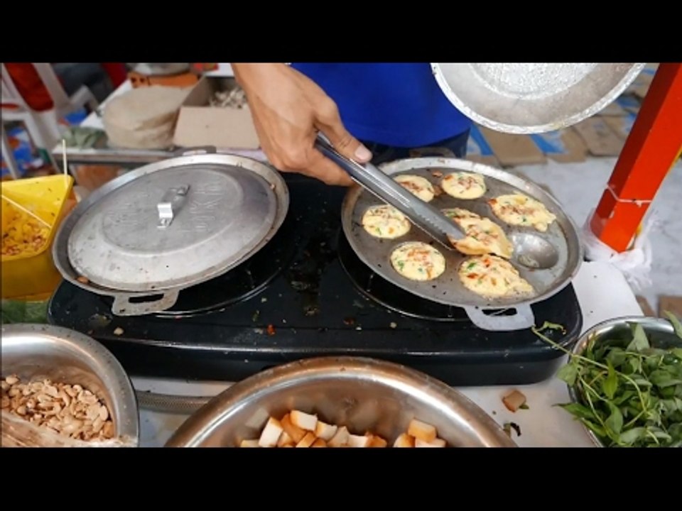 Saigon Street Food: Banh Khot - Little Egg Breakfast Sliders