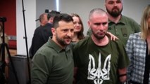 Zelenski llega a Nueva York y visita a soldados ucranianos en un centro de rehabilitación