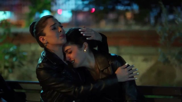 Oyunculuğundan dolayı linç edilen Hande Erçel, ağlama sahnesindeki performansıyla alkış topladı