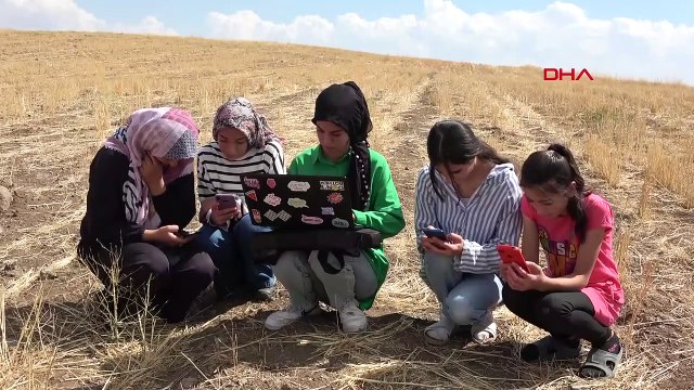 Van'ın Erciş ilçesinde yaşayanlar telefon ve internet sorunu yaşıyor