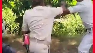 Bihar Nalanda Police Fight Video बीच सड़क पुलिस जवानों के बीच मारपीट #Shorts #india  #trending #news