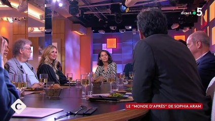 "Tu n'es plus la même qu'il y a 10 ans" : Patrick Cohen rend hommage à Sophia Aram dans "C à vous" sur France 5