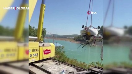 İzmir'de düşen helikopterin enkazı kıyıya çıkartıldı