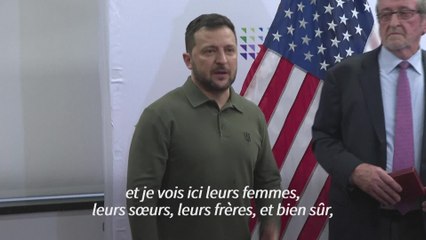 Guerre en Ukraine : Zelensky entame sa visite aux Etats-Unis en célébrant les soldats ukrainiens