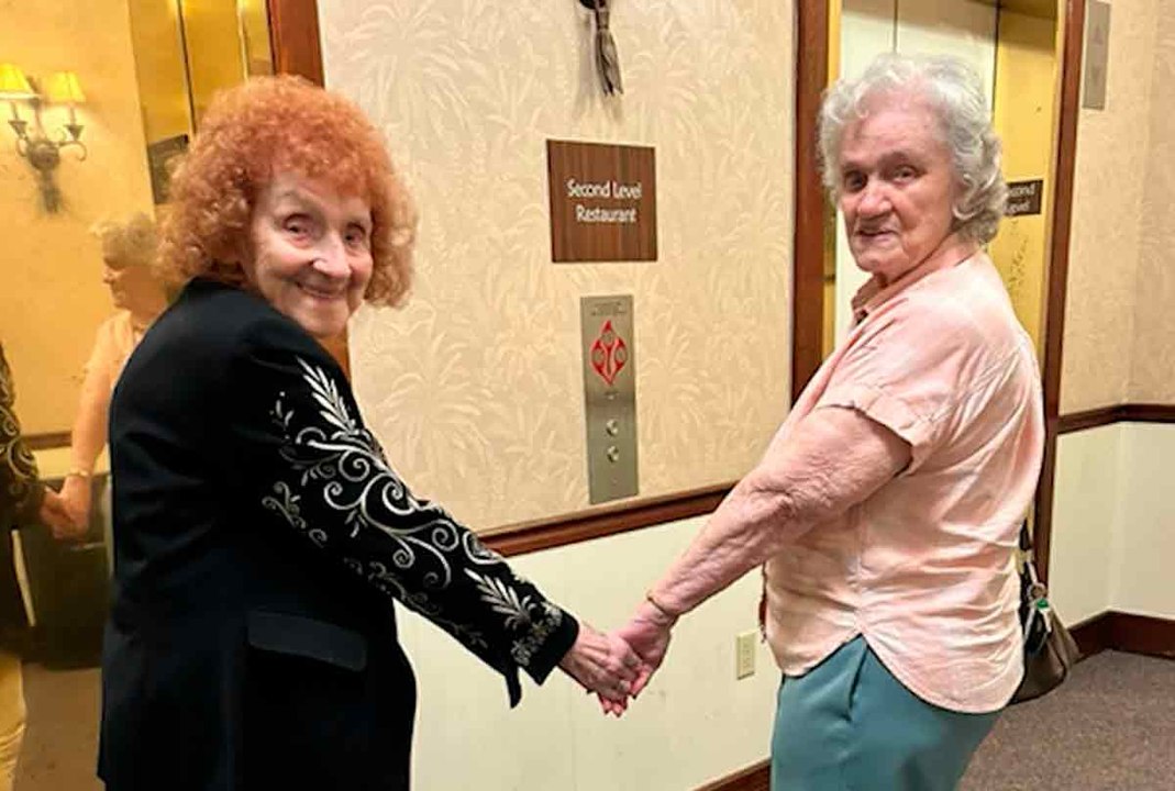 Rührendes Video: Abschied von Schwestern mit über 90 Jahren bricht Internetnutzern das Herz