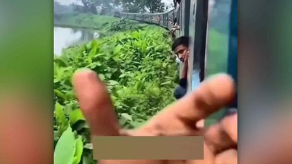 Hindistan’da bir hırsız giden trenden telefon çaldı