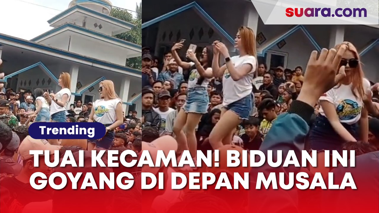 Tuai Kecaman! Acara Dangdutan di Depan Musala Para Biduan Seksi Asyik Goyang Pargoy