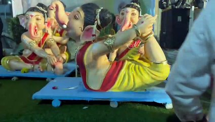 योगा के विभिन्न मुद्राओं में भगवान गणेश की झांकी
