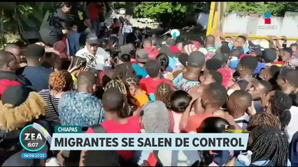 Скачать видео: Migrantes haitianos se salen de control y provocan estampida en Chiapas