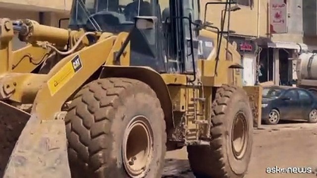ok per aqu - Libia, i volontari cercano di ripulire Derna dopo l'alluvione