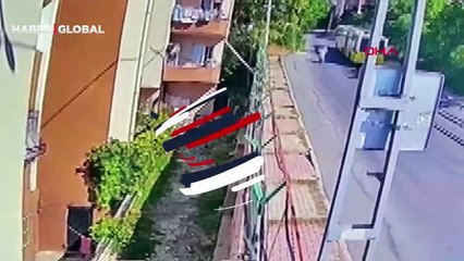 Başakşehir'de İETT otobüsü devrildi: Yaralılar var