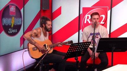 Tom Gregory et Waxx interprètent "Flowers" en live dans Foudre