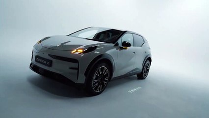 أول سياراتZeekr X الكهربائية تنطلق من خط التجميع في الصين إلى أوروبا