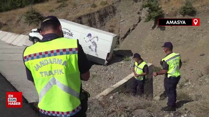 Amasya’da minibüs menfeze uçtu: yaralının yardımına vatandaşlar yetişti