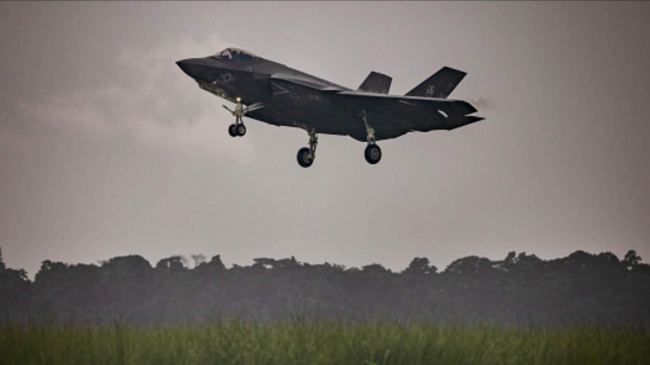 Verschwundener kampfjet nach riskanter schleudersitz-rettung