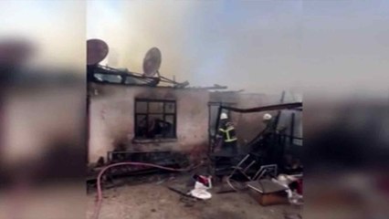 Yemek pişirmek için yakılan ateş yüzünden ev, samanlık ve ahırı yandı