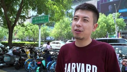 China analiza prohibir la vestimenta que "hiera los sentimientos" de la nación