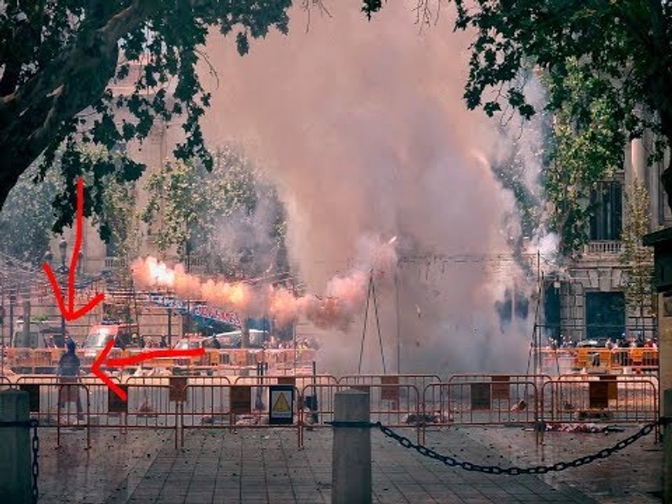 Day of the Virgen de los Desamparados Mascleta 2018 - Look At The Guy!
