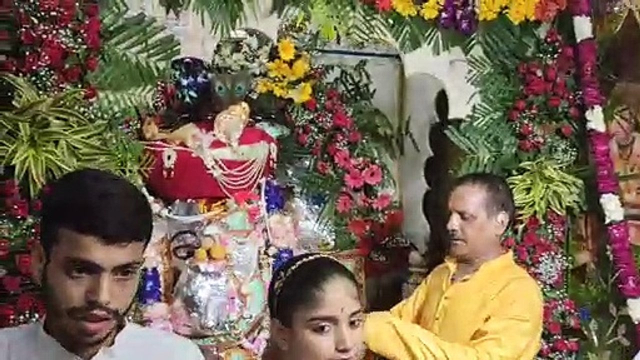 गणपति बप्पा मोरिया के गूंजे जयकारे,मंदिर में दर...