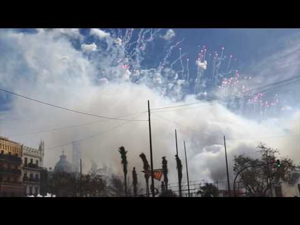 Mascleta By the Pyrotechnicians Dragón - Fallas 2020 - Valencia, Spain - Daylight Sound Firework