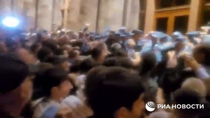 Moskova’dan Ermenistan’a nota: Bir grup Rus Büyükelçiliği’nin girişini kapattı, personel içeride mahsur kaldı