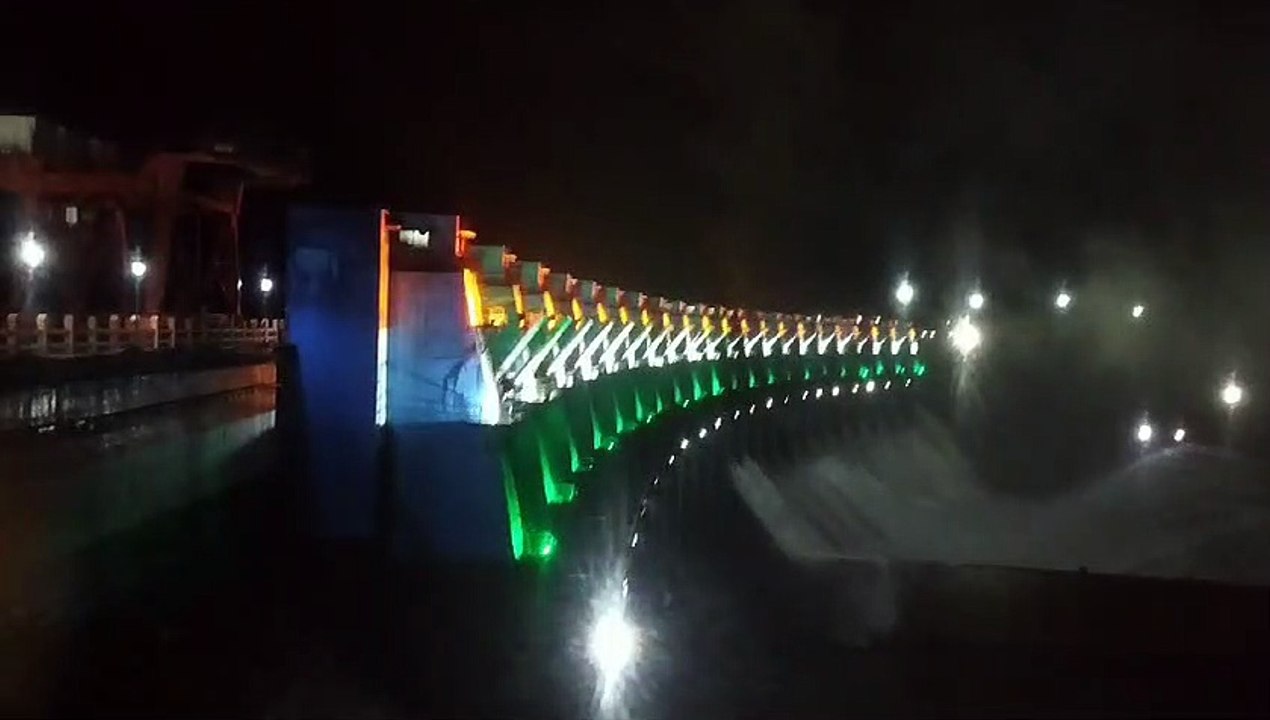 इंदिरा सागर डैम में रात्रि खेले गए गेट, तिरंगा...