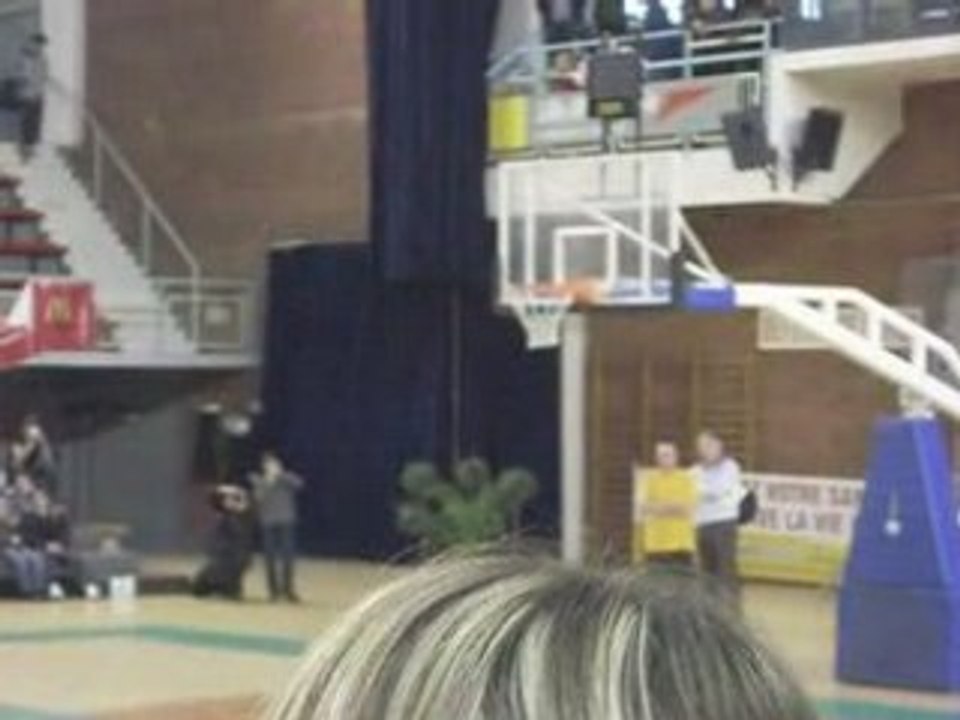 concour de dunk du tournoi de la jeun gard de tourcoing 2008