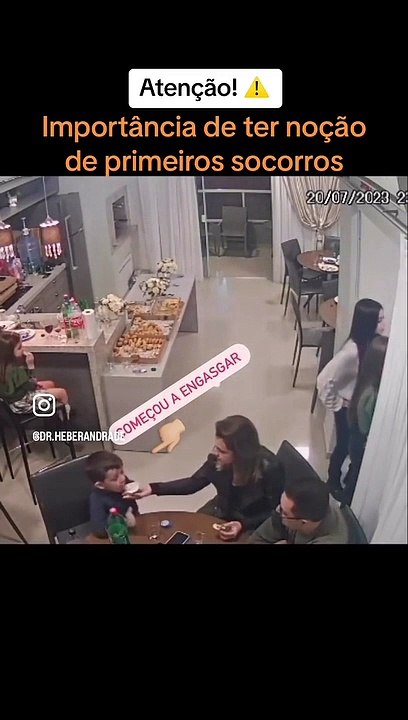 Vídeo angustiante: médico socorre filho engasgado em SC