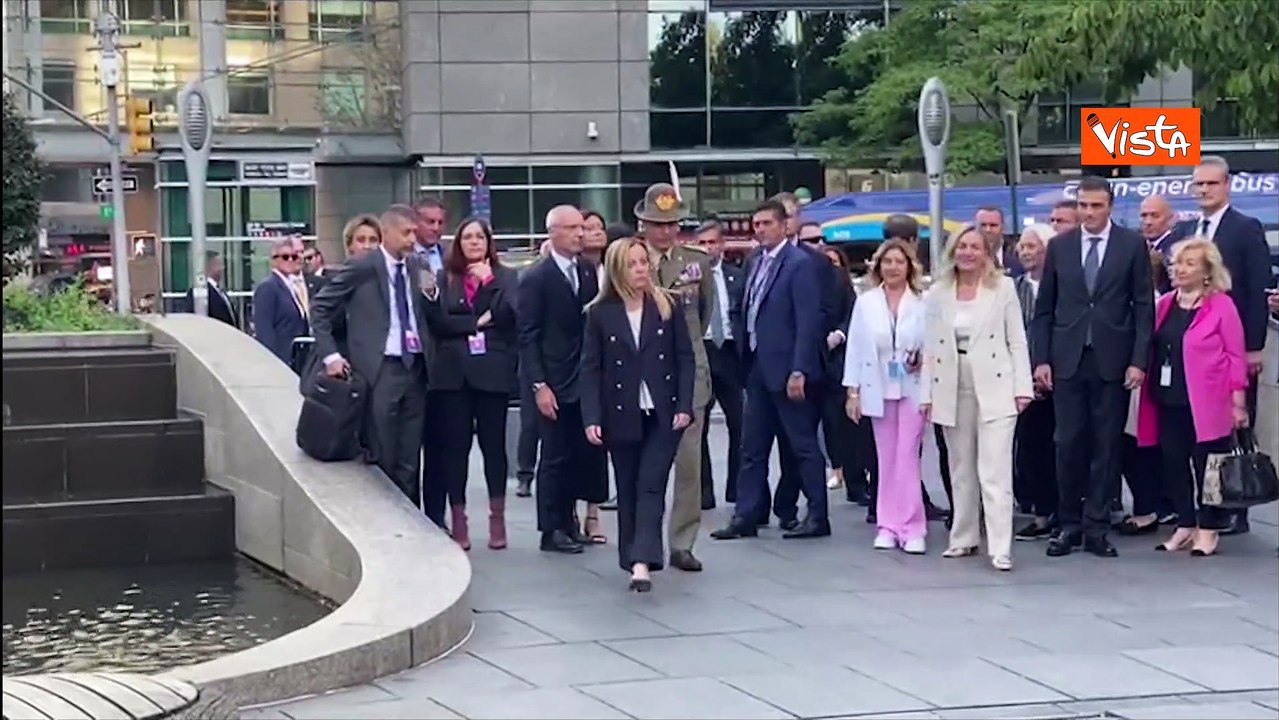 Meloni a New York per Assemblea Onu depone corona di fiori a Columbus Circle