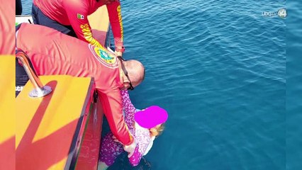 Rescatan a extranjera en Vallarta tras quedar a la deriva en el mar