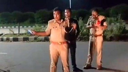 कानपुर देहात: फरार गौकश ने पुलिस पर फायरिंग, जवाबी कार्रवाई में आरोपी के पैर में लगी गोली