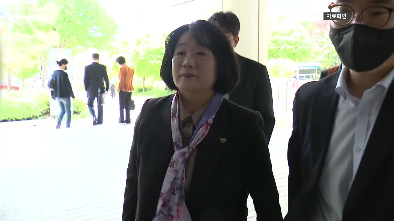 윤미향, 2심에서 징역 1년6개월·집행유예 3년..."8천만 원 횡령" / YTN