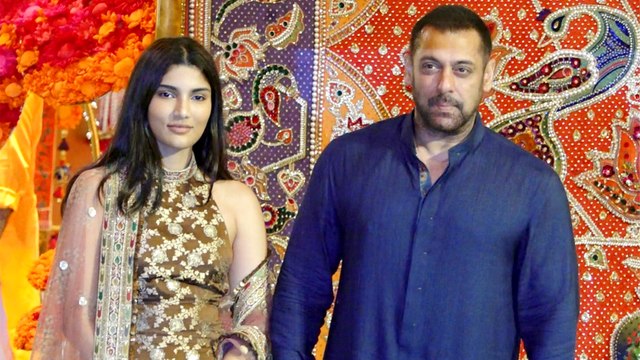 Salman Khan ने Ambani के घर विराजमान गणपति बप्पा का किया दर्शन